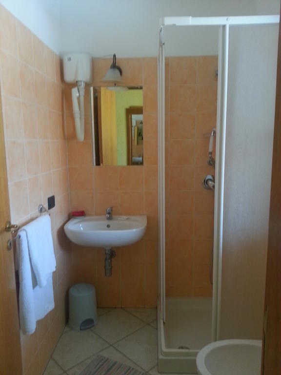 Hotel Mistef Falerna Habitación foto