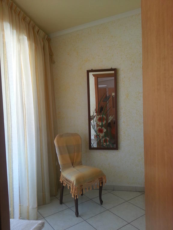 Hotel Mistef Falerna Habitación foto